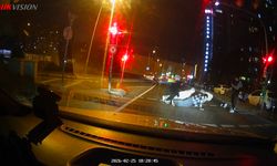 Trafikte Dikkat Çeken Görüntü: Gençler Yaya Geçidinde Şınav Çekti