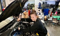 17 Yaşındaki Selen Sanayide Ustalara Taş Çıkarıyor