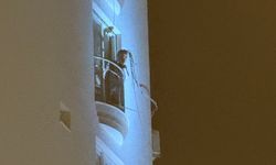 Balkondan Tehdit: “Kendimi ve Evi Yakacağım” Deyince Mahalle Ayağa Kalktı