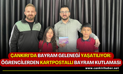 Çankırı’da Bayram Geleneği Yaşatılıyor: Öğrencilerden Kartpostallı Bayram Kutlaması