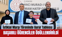 İstiklal Marşı Töreninde Gurur Tablosu: Başarılı Öğrenciler Ödüllendirildi