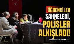 Öğrenciler Sahneledi, Polisler Alkışladı!