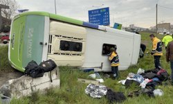 Robot Yarışmasından Dönen Öğrencileri Taşıyan Midibüs Devrildi