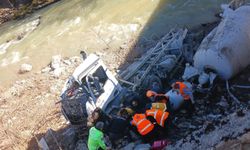 Şenpazar’da Korkutan Kaza: Beton Mikseri 8 Metreden Dereye Yuvarlandı