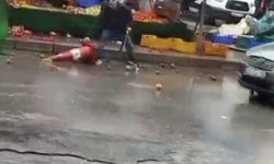 Sokak Ortasında Panik: Satırla Saldırdı!