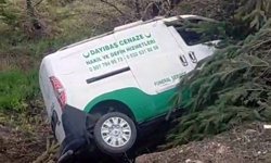 Cenaze Nakil Aracı Şarampole Uçtu: 2 Yaralı