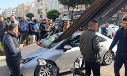 Demirler Aracın İçine Saplandı! Ölüm Kıl Payı Atlatıldı