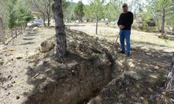 “Dokuz Canım Bitti” Dedi, Mezarını Hazırlamaya Başladı
