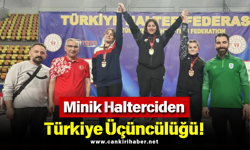Minik Halterciden Türkiye Üçüncülüğü!