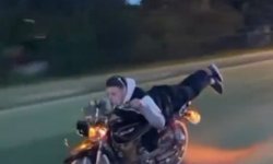 Motosikletli Trafikte Ölümü Umursamadı!