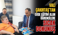 Vali Çakırtaş’tan Evde Eğitim Alan Öğrencilere Sıcak Dokunuş
