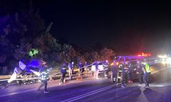 4 Araç Birbirine Girdi: Yol Kan Gölüne Döndü