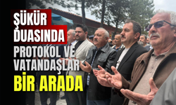 Şükür Duasında Protokol ve Vatandaşlar Bir Arada
