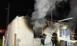 Alevlerin Sardığı Ev Kullanılamaz Hale Geldi