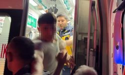 Ambulans Kapısından Atlayıp Gazeteciye Saldırdı