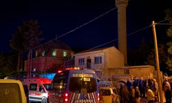 Camide Bıçaklı Saldırı: 2 Kişi Hayatını Kaybetti!