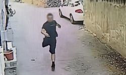 Cep Telefonunu Alıp Saniyeler İçinde Kaçtı! Hırsızlık Kamerada