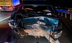 Gece Yarısı Kaza! Banketteki Otomobile Çarptı: 6 Yaralı