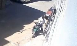 Korkunç Olay! Küçük Kızını Sokak Ortasında Darbedip Sürükledi!