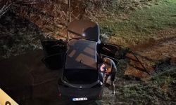 Navigasyon Yanlış Yolu Gösterdi, Otomobil Dereye Uçtu!