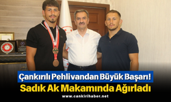 Çankırılı Pehlivandan Büyük Başarı! Sadık Ak Makamında Ağırladı