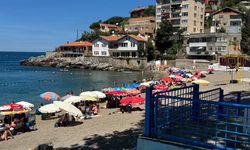 16 Derecelik Denizde Yüzdüler! Zonguldak Sahillerinde Yoğunluk