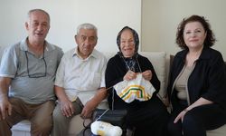Bir Rüya Gördü, 58 Yıldır İhtiyaç Sahipleri İçin Örüyor!