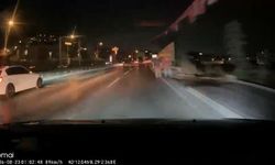 Otomobil Yayaya Çarptı, Yaya Bir Anda Koşup Kaçtı!