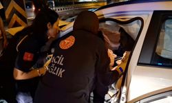 Yol seçimi yaparken gecikti, direğe çarptı