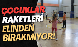 Çocuklar Raketleri Elinden Bırakmıyor!