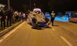 Kamyonete Çarpan Otomobil Ters Döndü: 2 Yaralı