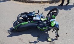 Kavşakta Korkutan Kaza! Motosiklet Sürücüsü Yaralandı