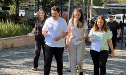 Kızını Beklerken Etek Dikti! KPSS’de Dikkat Çeken Bekleyiş