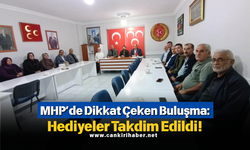 MHP’de Dikkat Çeken Buluşma: Hediyeler Takdim Edildi!
