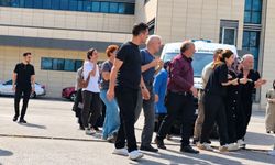 Oğlunun Cenazesini Görmek İçin Cenaze Aracının Önüne Atıldı!