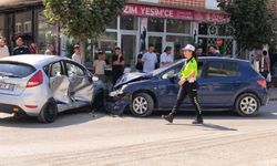Otomobil kontrolden çıktı, karşı şeride savruldu