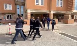 Yakalanmamak İçin Etek Giydiler: O Anlar Kamerada