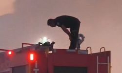 Yangını Söndürdü, Namazını Kılmak İçin İtfaiye Aracının Üzerine Çıktı