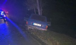 Feci Kaza! Otomobil Ağaca Çarptı, 1’i Ağır 2 Yaralı