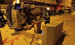 Minibüs Elektrik Panosuna Çarptı, Sürücü Ortadan Kayboldu