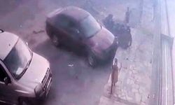 Vitesleri Karıştırdı, Kaldırımda Oturan Kişiye Çarptı! O Anlar Kamerada