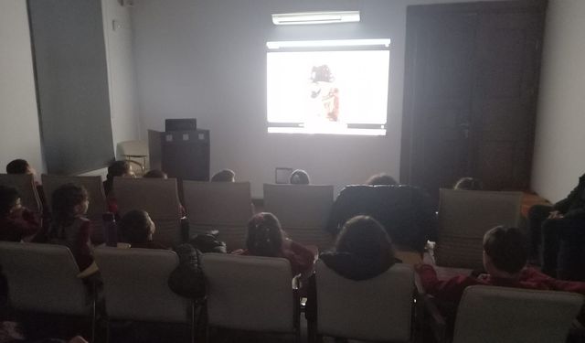 Çankırı Güneş İlkokulu öğrencileri ‘’ Karagöz- Kültürel Miras ve Yüzsüz Deli Hırsız” oyununu izlediler