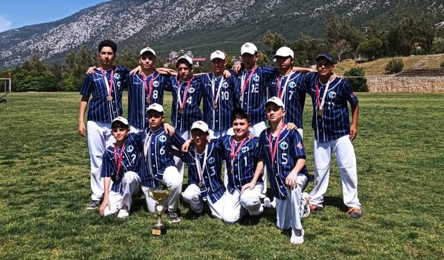 Çankırı Şehit Yahya Coşkuner Ortaokulu Türkiye Beyzbol Şampiyonu