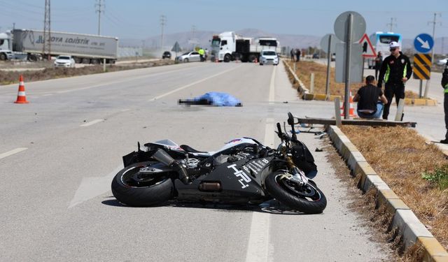 Konya'da dehşet dolu kaza: motosikletiyle tıra çarptı