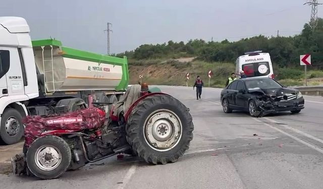İznik’te Traktör ve Otomobil Çarpışması