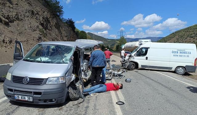 Bolu’da öğrenci taşıyan araç kaza yaptı