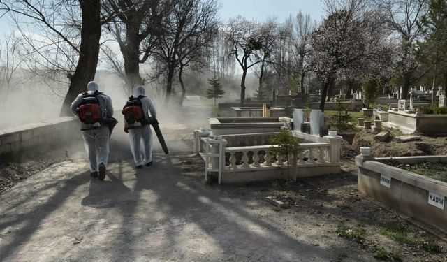 Melikgazi'de mezarlıklar bayrama hazır