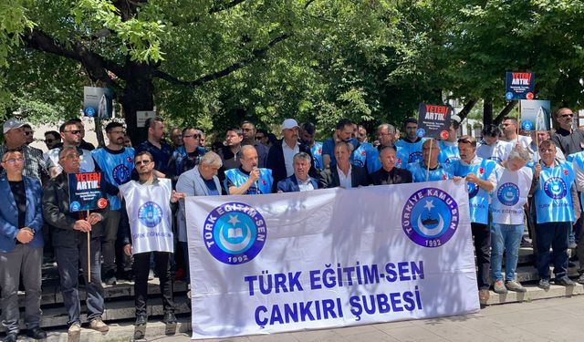 "Öğretmenler Şiddete Karşı Tek Ses: Türk Eğitim-Bir-Sen Çankırı Şubesi Öncülüğünde Etkinlik Düzenlendi"