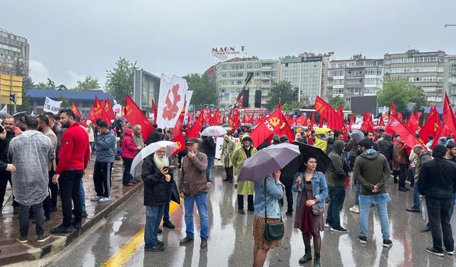 Ankara'da yağmurlu 1 Mayıs kutlamaları