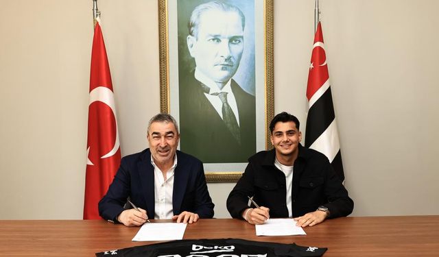 Beşiktaş oyuncusu Mustafa Erhan Hekimoğlu sözleşmesini yeniledi
